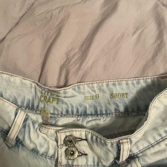 Jean Shorts Size 9 - Picture 2 of 3